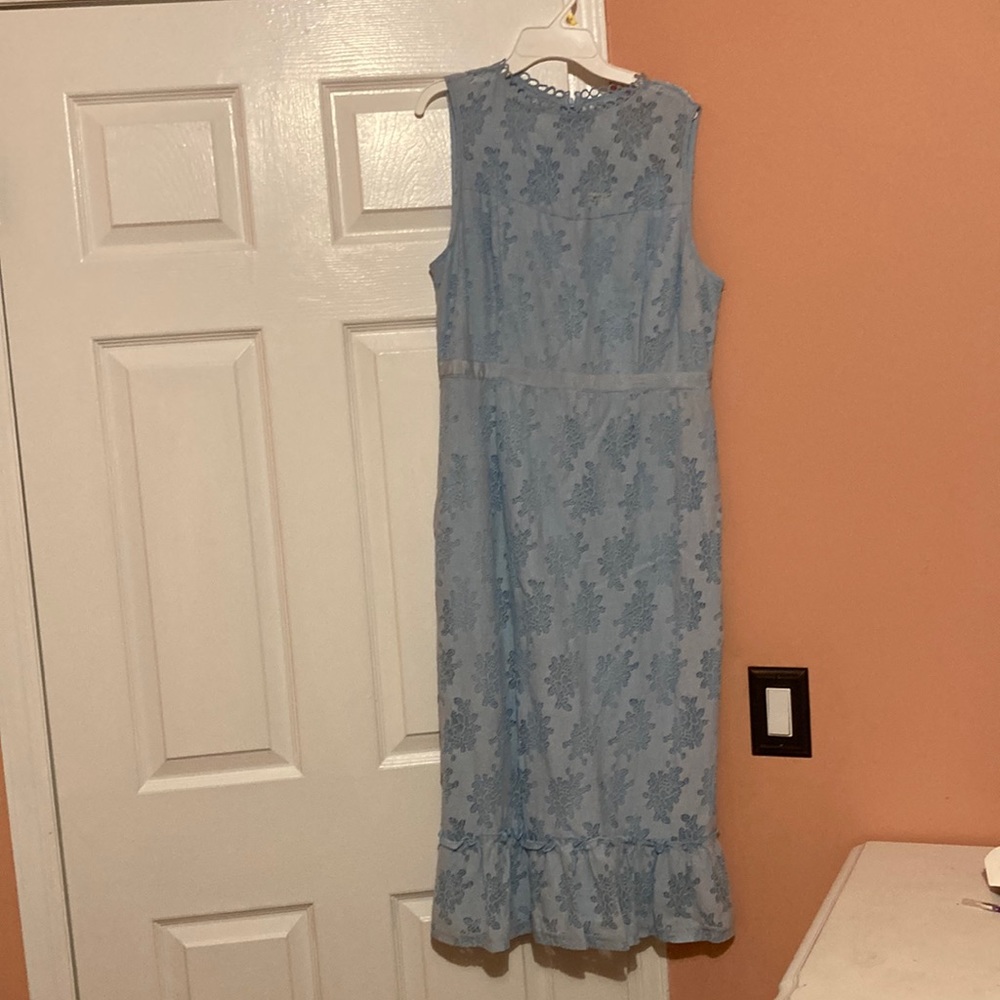 New Miami for Francesca’s Boutique Pale Blue Lace Midi Dress
